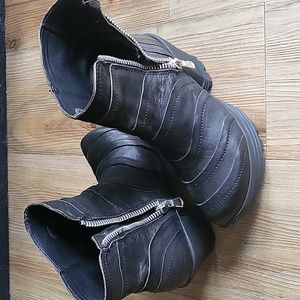 Fluevog short black boots